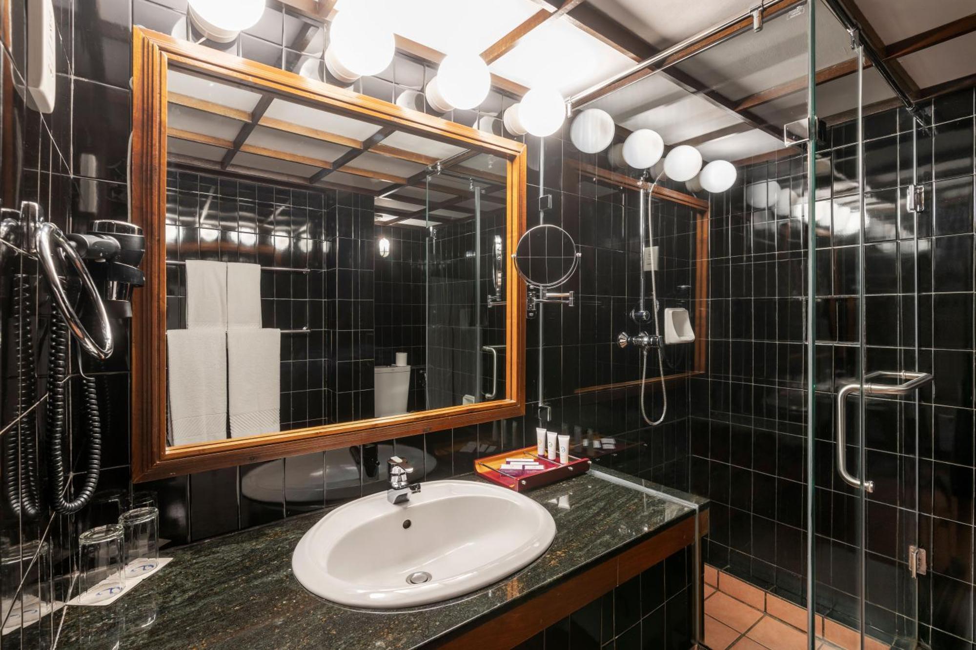 Cinnamon Citadel Готель 4*